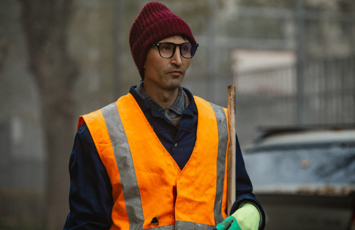 В Москве начались съемки комедии «Юра дворник» с Денисом Власенко и ...